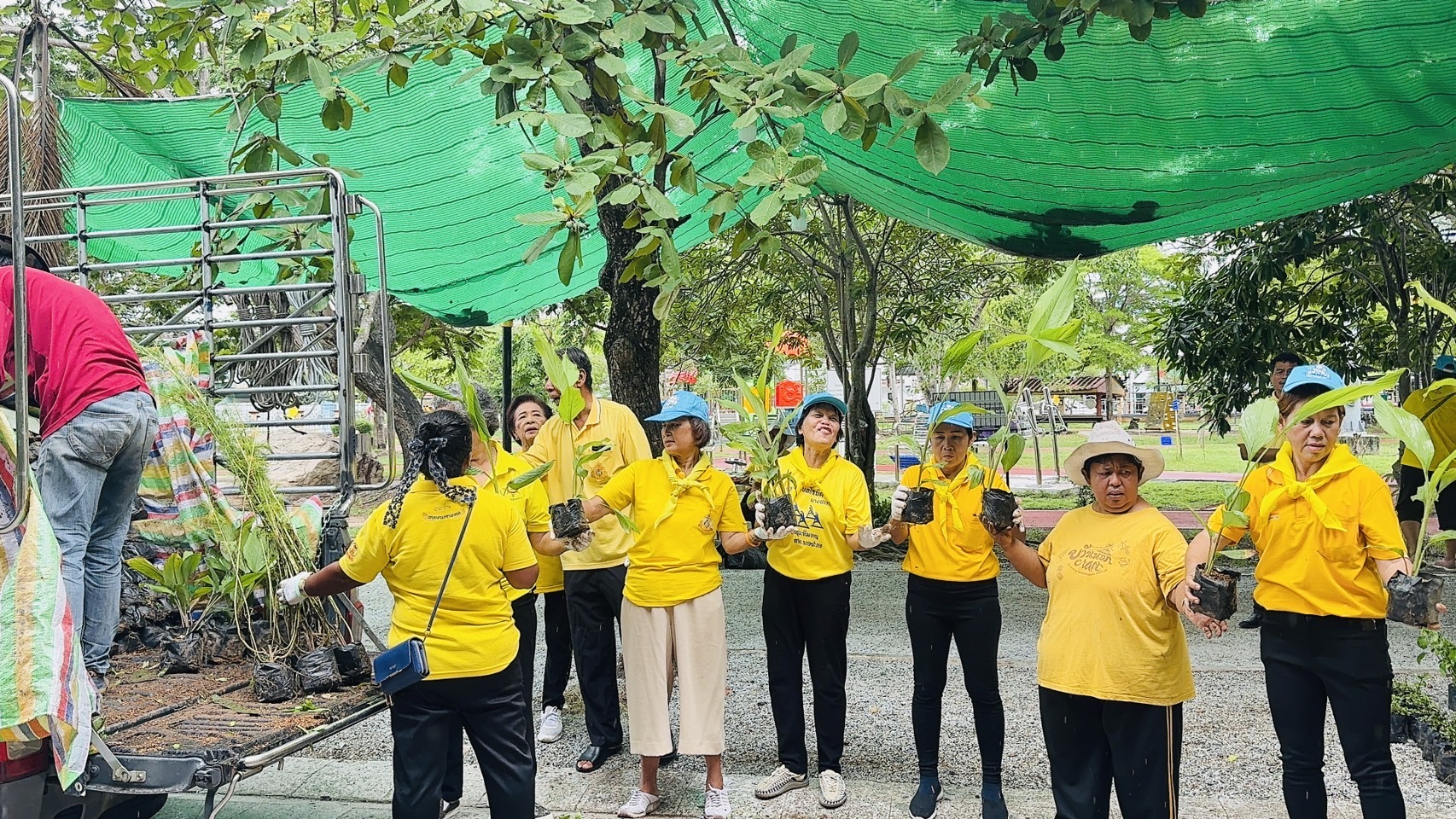 พช.ฉะเชิงเทรา ติดตามการดำเนินโครงการฝึกอบรมการปลูกผักสวนครัว Model 30 ตารางวา ตามหลักปรัชญาของเศรษฐกิจพอเพียง (แค่เอื้อม ก็อิ่ม) จังหวัดฉะเชิงเทรา