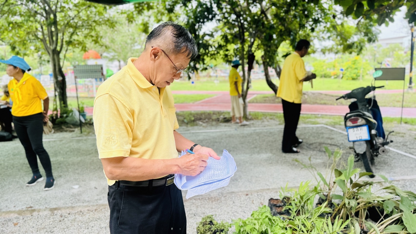 พช.ฉะเชิงเทรา ติดตามการดำเนินโครงการฝึกอบรมการปลูกผักสวนครัว Model 30 ตารางวา ตามหลักปรัชญาของเศรษฐกิจพอเพียง (แค่เอื้อม ก็อิ่ม) จังหวัดฉะเชิงเทรา