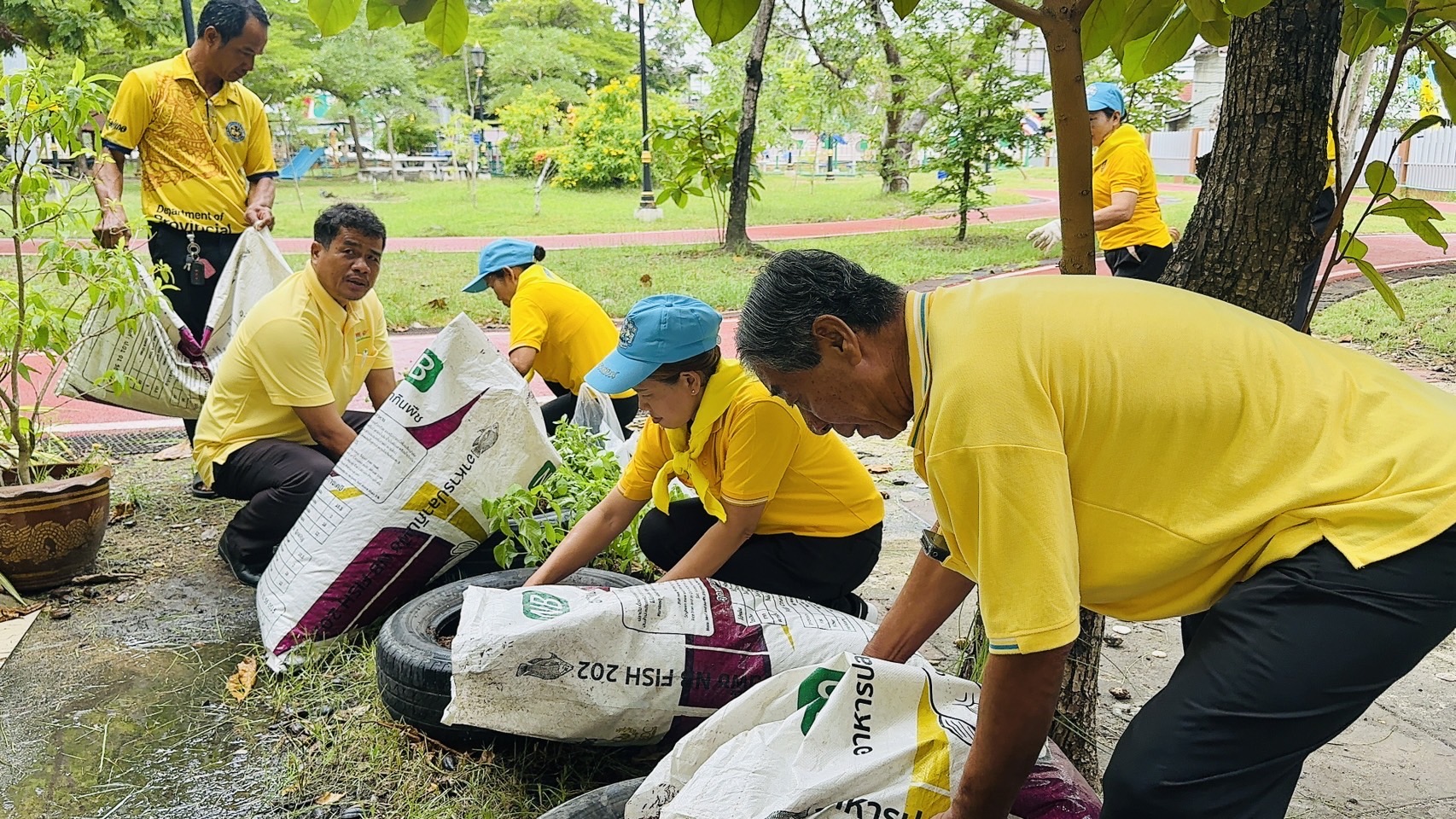 พช.ฉะเชิงเทรา ติดตามการดำเนินโครงการฝึกอบรมการปลูกผักสวนครัว Model 30 ตารางวา ตามหลักปรัชญาของเศรษฐกิจพอเพียง (แค่เอื้อม ก็อิ่ม) จังหวัดฉะเชิงเทรา