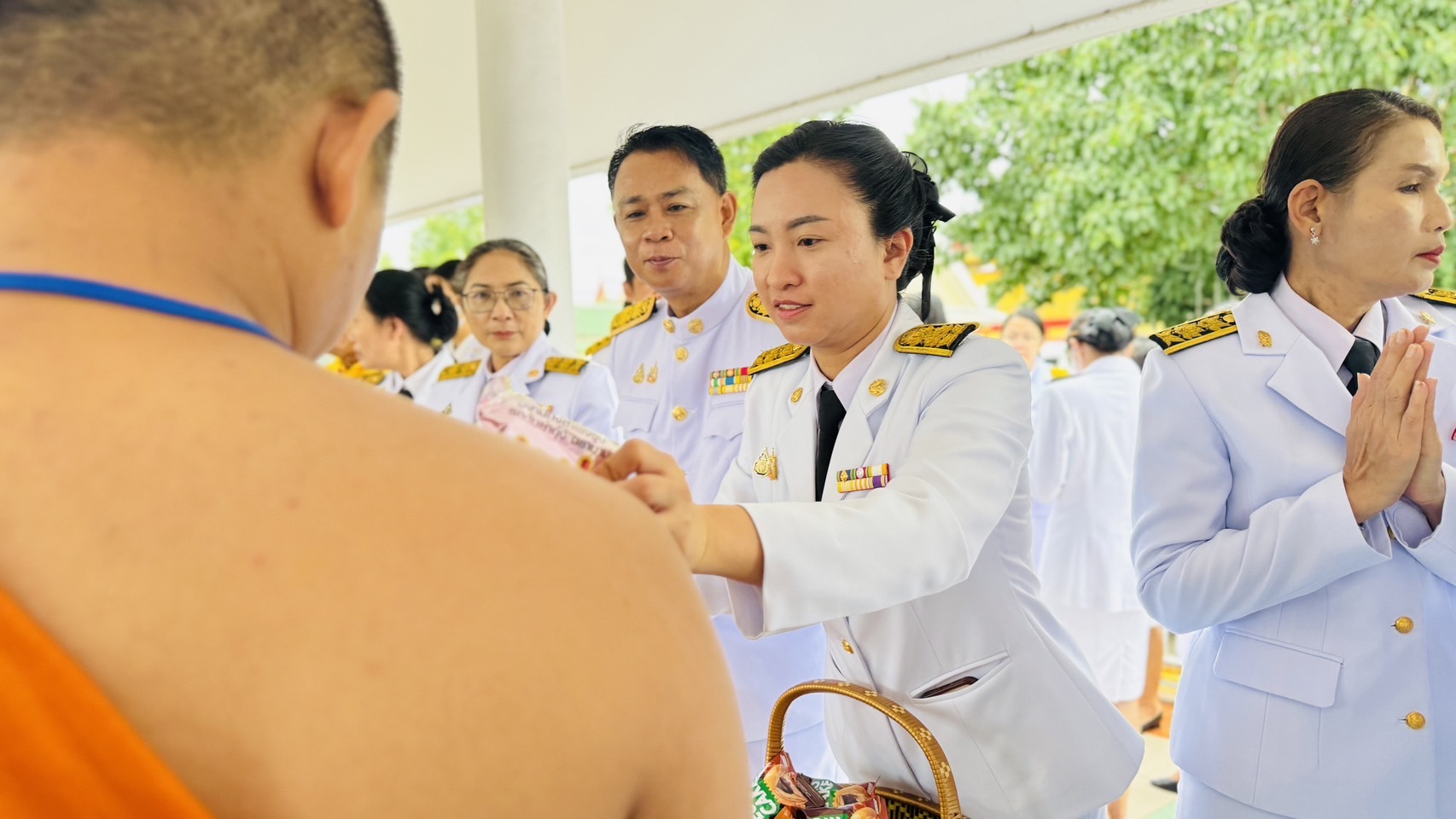 พช.ฉะเชิงเทรา ร่วมทำบุญตักบาตร เนื่องในโอกาสพระราชพิธีมหามงคลเฉลิมพระชนมพรรษา 6 รอบ 28 กรกฎาคม 2567 ที่วัดโสธวรารามวรวิหาร
