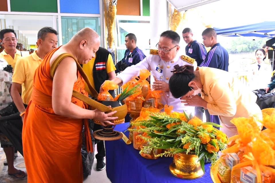 พช.ฉะเชิงเทรา ร่วมทำบุญตักบาตร เนื่องในโอกาสพระราชพิธีมหามงคลเฉลิมพระชนมพรรษา 6 รอบ 28 กรกฎาคม 2567 ที่วัดโสธวรารามวรวิหาร