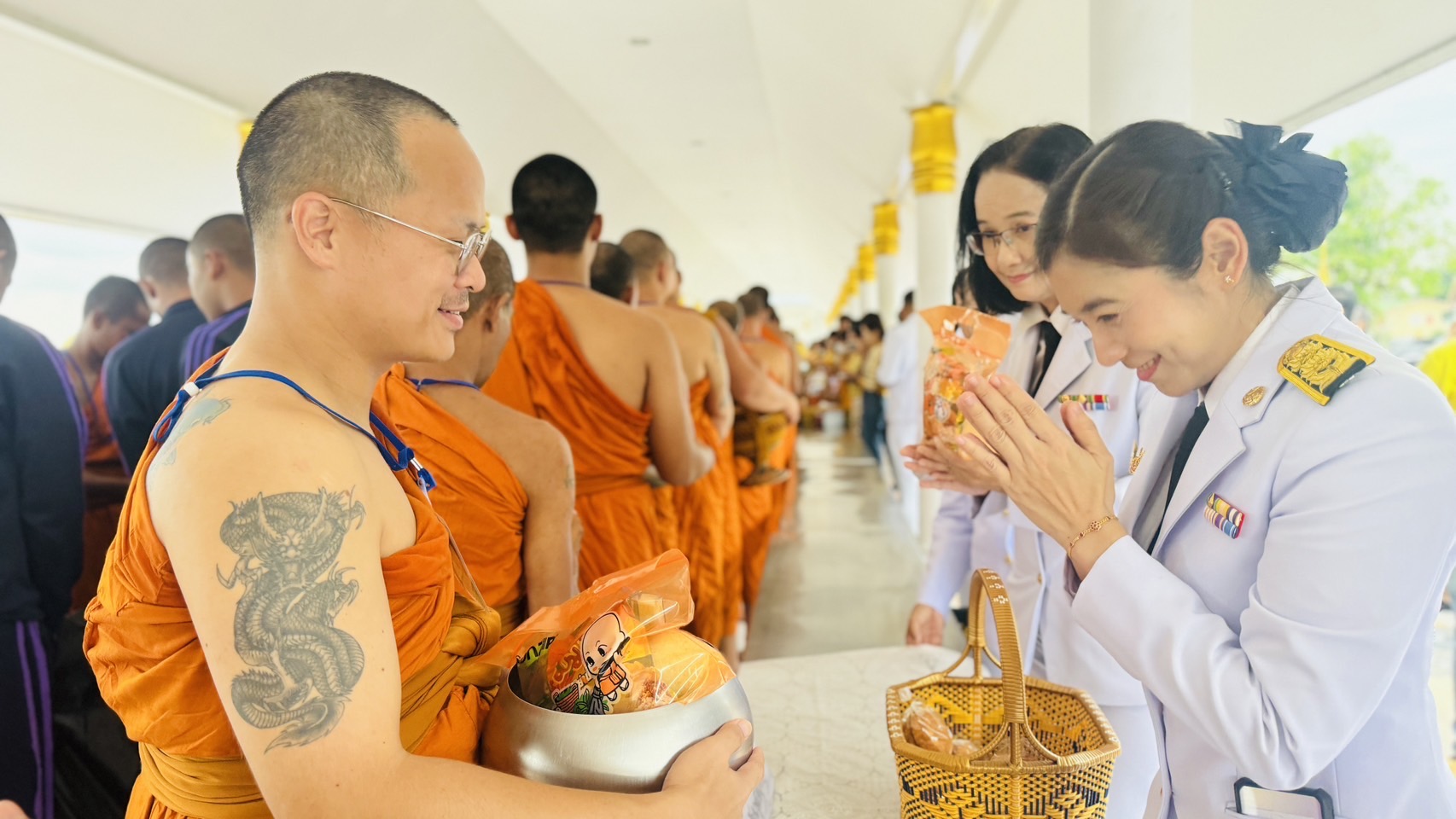 พช.ฉะเชิงเทรา ร่วมทำบุญตักบาตร เนื่องในโอกาสพระราชพิธีมหามงคลเฉลิมพระชนมพรรษา 6 รอบ 28 กรกฎาคม 2567 ที่วัดโสธวรารามวรวิหาร