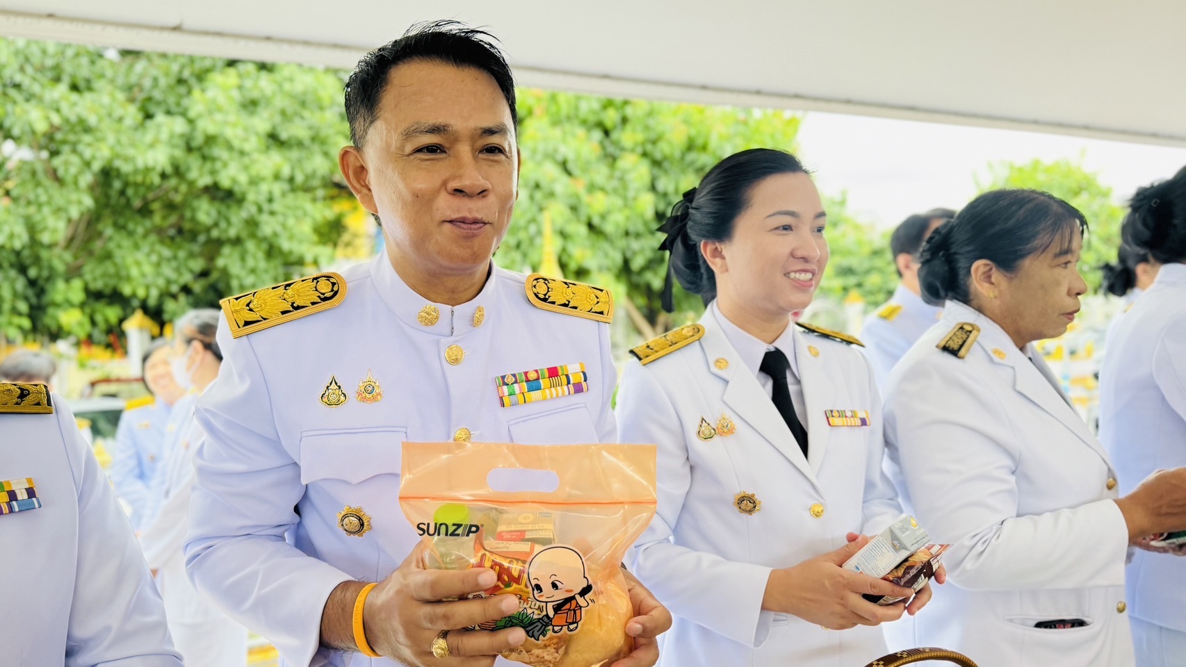 พช.ฉะเชิงเทรา ร่วมทำบุญตักบาตร เนื่องในโอกาสพระราชพิธีมหามงคลเฉลิมพระชนมพรรษา 6 รอบ 28 กรกฎาคม 2567 ที่วัดโสธวรารามวรวิหาร