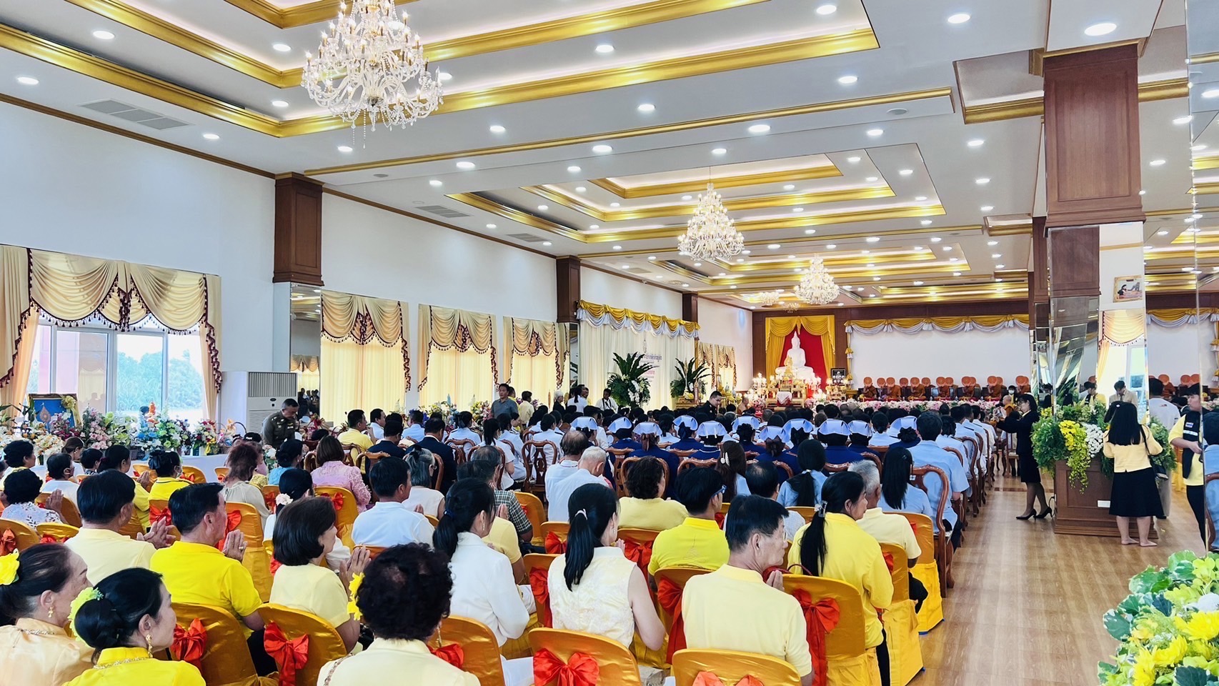 พช.ฉะเชิงเทราร่วมพิธีเจริญพระพุทธมนต์-ฉลองสัญญาบัตร-พัดยศ-ผ้าไตรถวายแด่พระราชวชิรประชานาถ (ไพรัตน์ปญญาธโร, มหาวิรีโยทัย)เจ้าคณะจังหวัดฉะเชิงเทรา(ธรรมยุต) เจ้าอาวาสวัดสมานรัตนาราม