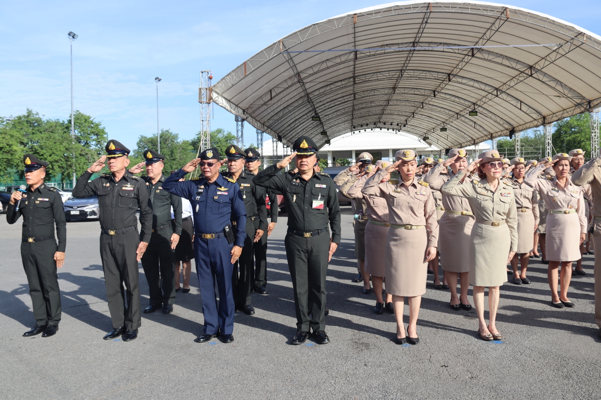 รักชาติ ภูมิใจในชาติ รำลึกในพระมหากรุณาธิคุณ !! พช. ฉะเชิงเทราเข้าร่วมกิจกรรมเข้าแถวเคารพธงชาติ