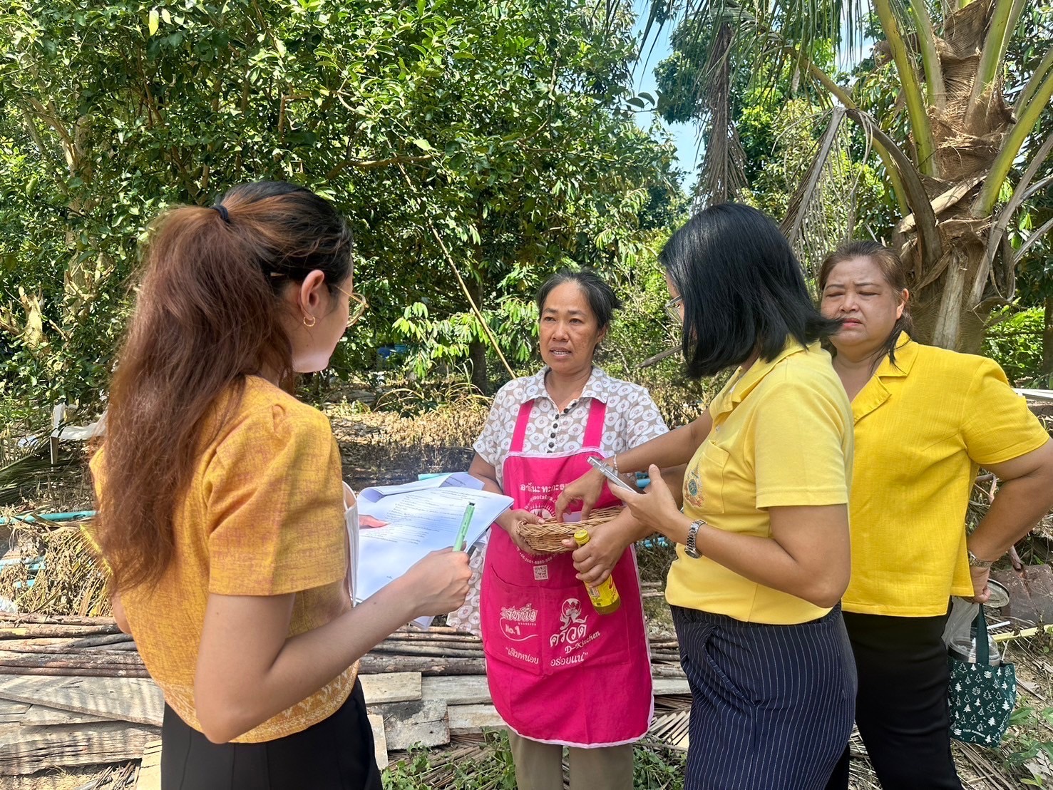 พช. ฉะเชิงเทรา ติดตาม สนับสนุนการดำเนินงานตามโครงการพัฒนาศักยภาพผู้ประกอบการสู่ยุค 4.0 กิจกรรมติดตามสนับสนุนการนำความรู้ไปประยุกต์ใช้ในการเพิ่มช่องทางการจำหน่าย