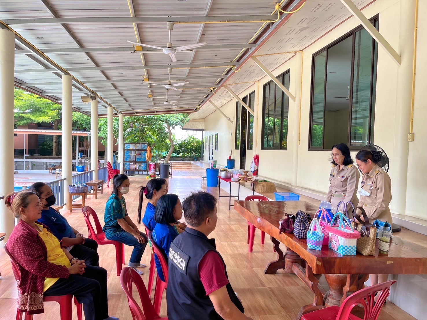 พช. ฉะเชิงเทรา ติดตาม สนับสนุนการดำเนินงานตามโครงการพัฒนาศักยภาพผู้ประกอบการสู่ยุค 4.0 กิจกรรมติดตามสนับสนุนการนำความรู้ไปประยุกต์ใช้ในการเพิ่มช่องทางการจำหน่าย