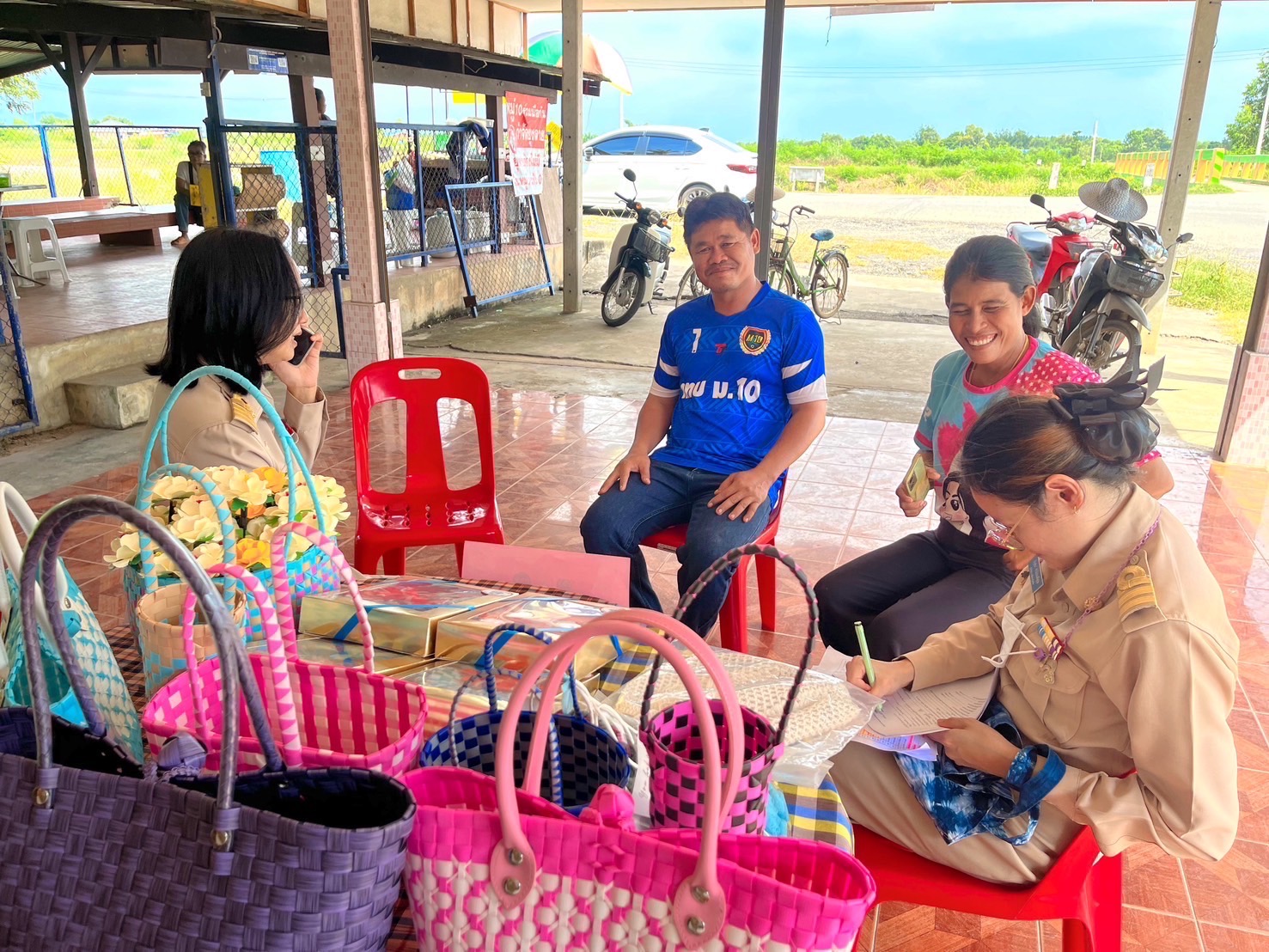 พช. ฉะเชิงเทรา ติดตาม สนับสนุนการดำเนินงานตามโครงการพัฒนาศักยภาพผู้ประกอบการสู่ยุค 4.0 กิจกรรมติดตามสนับสนุนการนำความรู้ไปประยุกต์ใช้ในการเพิ่มช่องทางการจำหน่าย