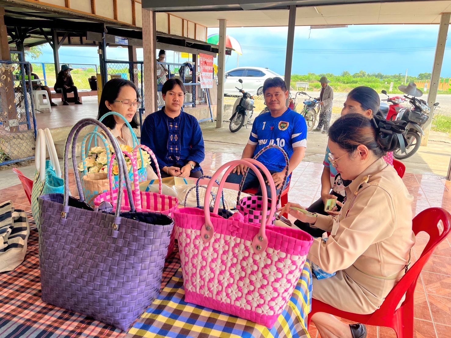 พช. ฉะเชิงเทรา ติดตาม สนับสนุนการดำเนินงานตามโครงการพัฒนาศักยภาพผู้ประกอบการสู่ยุค 4.0 กิจกรรมติดตามสนับสนุนการนำความรู้ไปประยุกต์ใช้ในการเพิ่มช่องทางการจำหน่าย