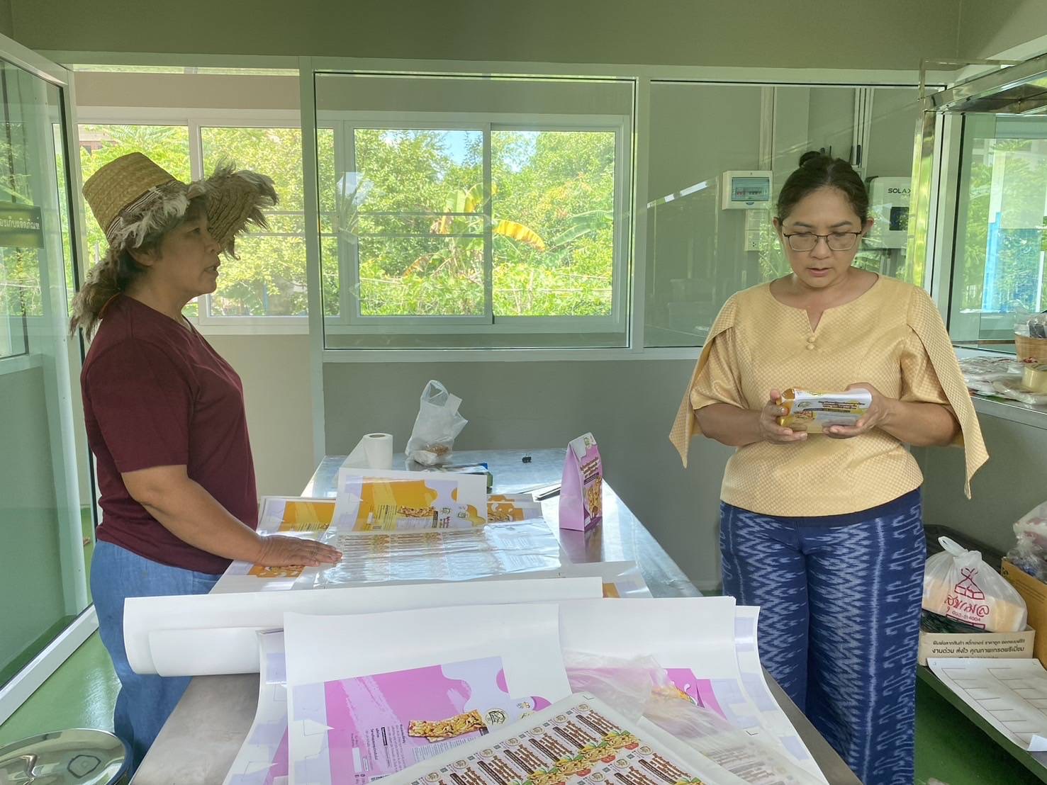 พช. ฉะเชิงเทรา ส่งเสริมสนับสนุนการเตรียมความพร้อมผลิตภัณฑ์ OTOP เข้าสู่การคัดสรรสุดยอดหนึ่งตำบล หนึ่งผลิตภัณฑ์ไทย ปี พ.ศ. 2567 (OTOP Product Chamion:OPC)