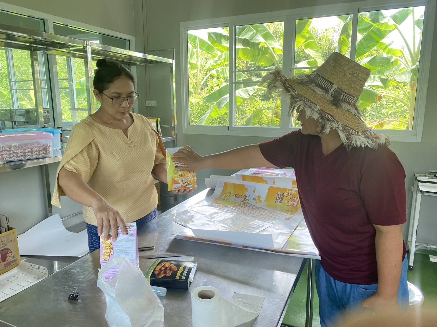 พช. ฉะเชิงเทรา ส่งเสริมสนับสนุนการเตรียมความพร้อมผลิตภัณฑ์ OTOP เข้าสู่การคัดสรรสุดยอดหนึ่งตำบล หนึ่งผลิตภัณฑ์ไทย ปี พ.ศ. 2567 (OTOP Product Chamion:OPC)