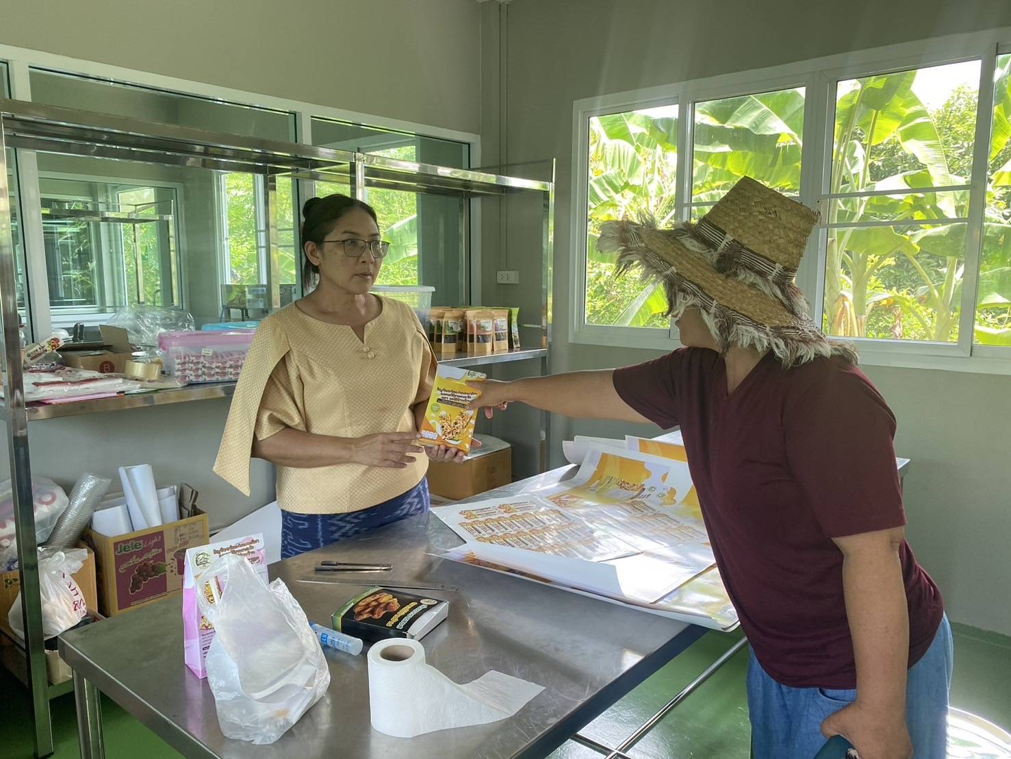 พช. ฉะเชิงเทรา ส่งเสริมสนับสนุนการเตรียมความพร้อมผลิตภัณฑ์ OTOP เข้าสู่การคัดสรรสุดยอดหนึ่งตำบล หนึ่งผลิตภัณฑ์ไทย ปี พ.ศ. 2567 (OTOP Product Chamion:OPC)