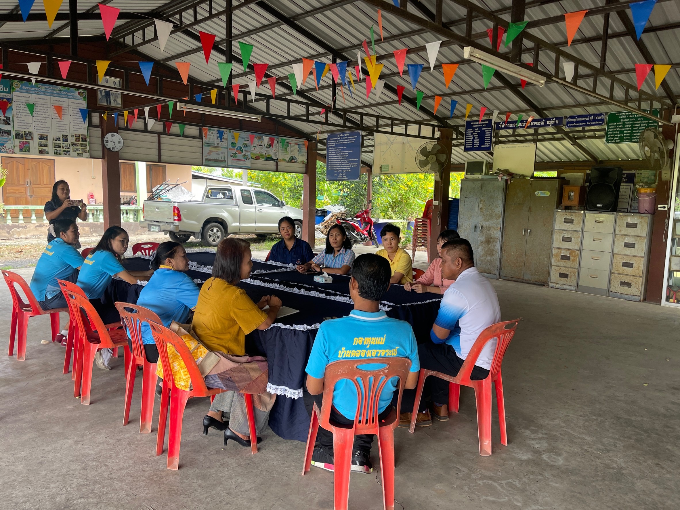 พช.ฉะเชิงเทรา นำทีมพัฒนากรใหม่ลงพื้นที่ เรียนรู้งานกองทุนแม่ของแผ่นดิน