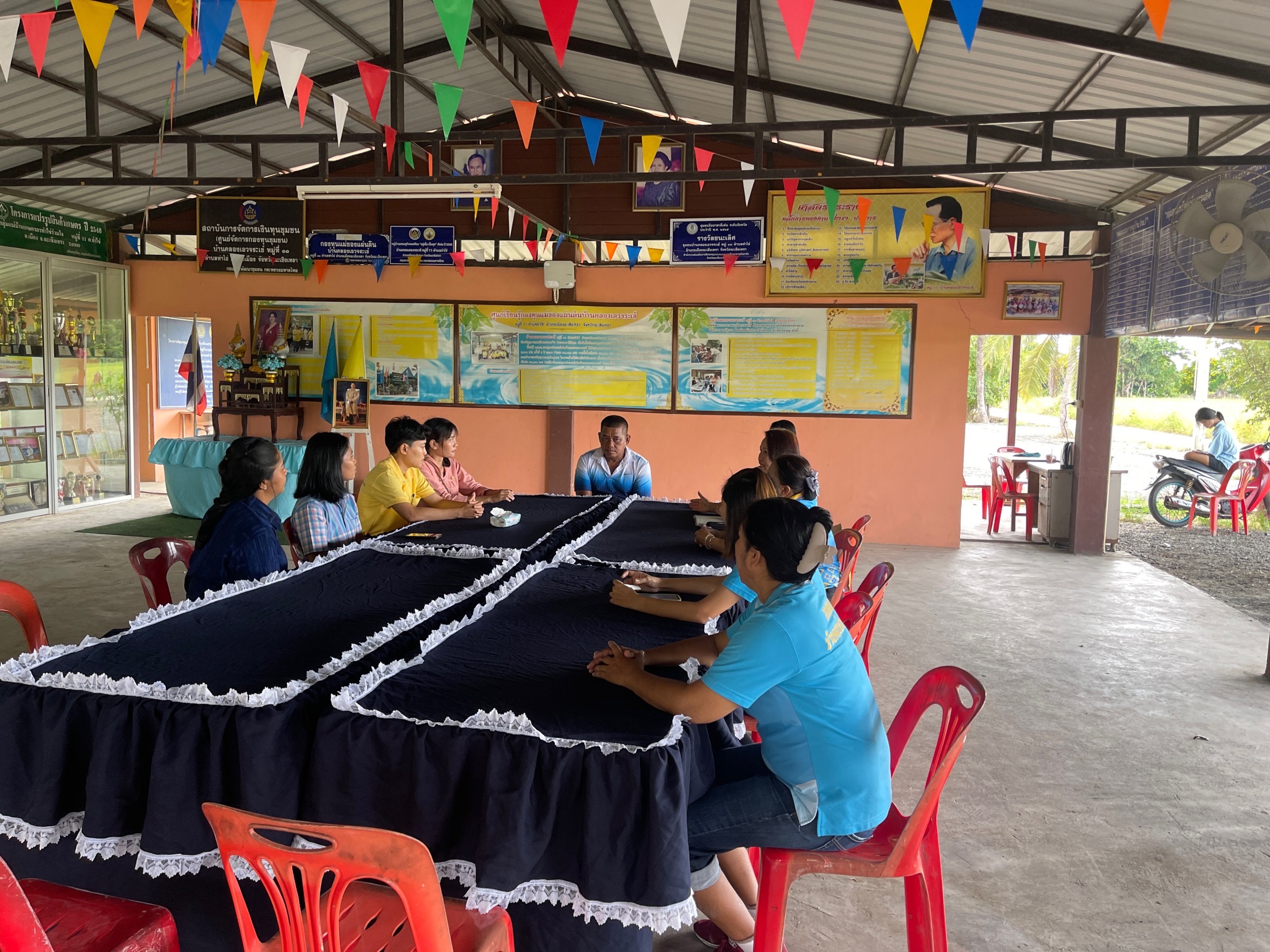 พช.ฉะเชิงเทรา นำทีมพัฒนากรใหม่ลงพื้นที่ เรียนรู้งานกองทุนแม่ของแผ่นดิน