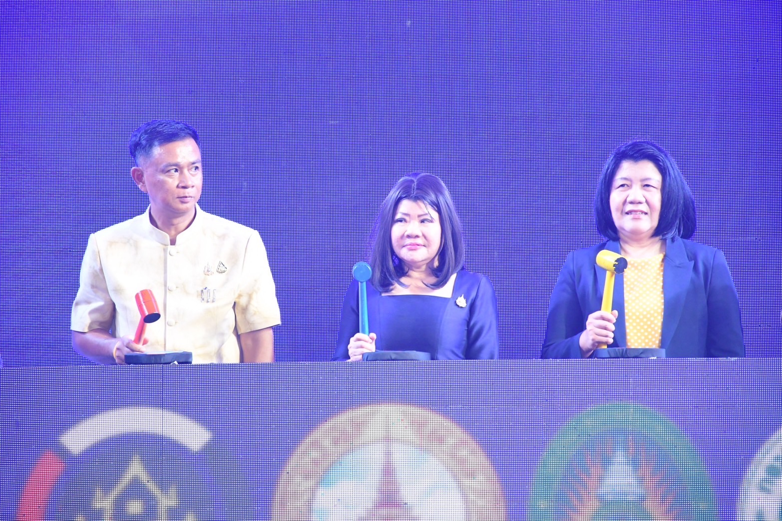 สุดยิ่งใหญ่ ! แปดริ้วรวมพลังประกาศความสำเร็จขจัดความยากจน โชว์วิถี 5 เซียนแก้จน 16 นิทรรศการความสำเร็จ !!