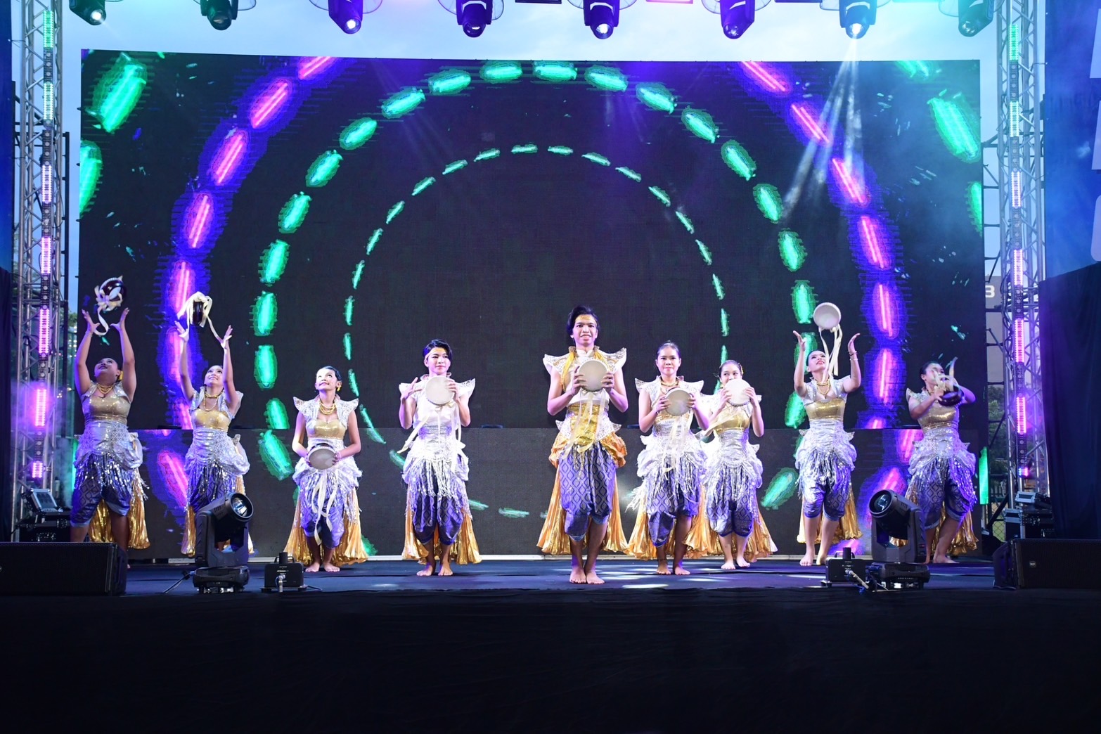 สุดยิ่งใหญ่ ! แปดริ้วรวมพลังประกาศความสำเร็จขจัดความยากจน โชว์วิถี 5 เซียนแก้จน 16 นิทรรศการความสำเร็จ !!