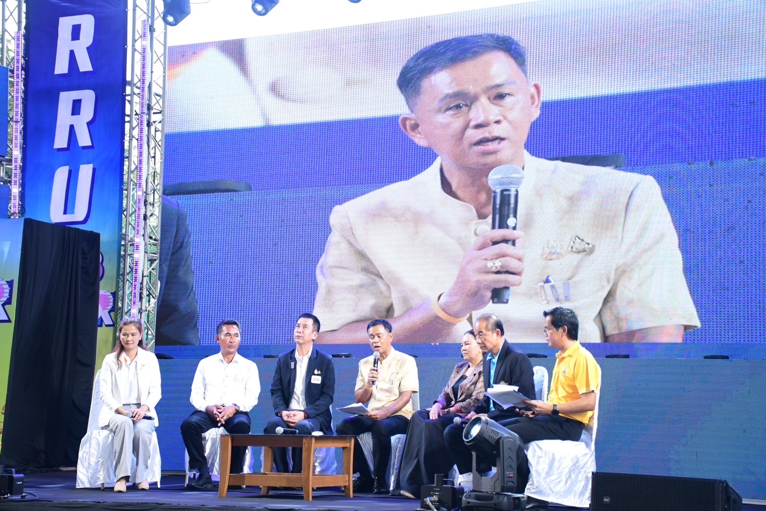 สุดยิ่งใหญ่ ! แปดริ้วรวมพลังประกาศความสำเร็จขจัดความยากจน โชว์วิถี 5 เซียนแก้จน 16 นิทรรศการความสำเร็จ !!