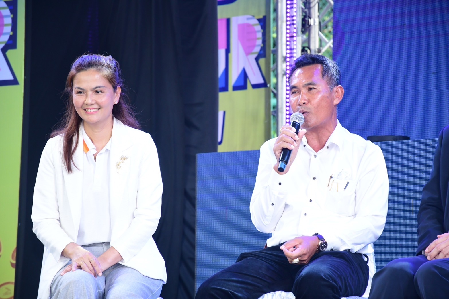 สุดยิ่งใหญ่ ! แปดริ้วรวมพลังประกาศความสำเร็จขจัดความยากจน โชว์วิถี 5 เซียนแก้จน 16 นิทรรศการความสำเร็จ !!