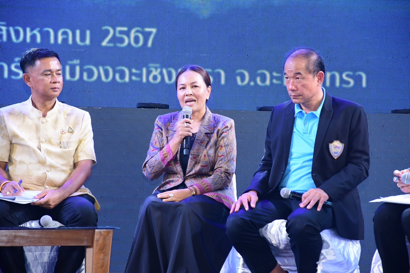 สุดยิ่งใหญ่ ! แปดริ้วรวมพลังประกาศความสำเร็จขจัดความยากจน โชว์วิถี 5 เซียนแก้จน 16 นิทรรศการความสำเร็จ !!