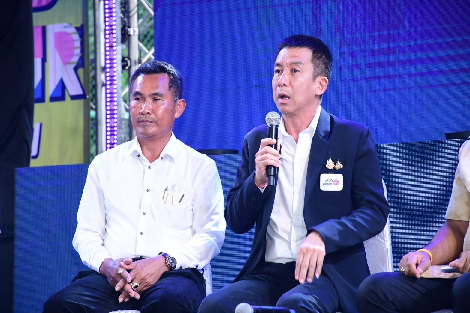 สุดยิ่งใหญ่ ! แปดริ้วรวมพลังประกาศความสำเร็จขจัดความยากจน โชว์วิถี 5 เซียนแก้จน 16 นิทรรศการความสำเร็จ !!