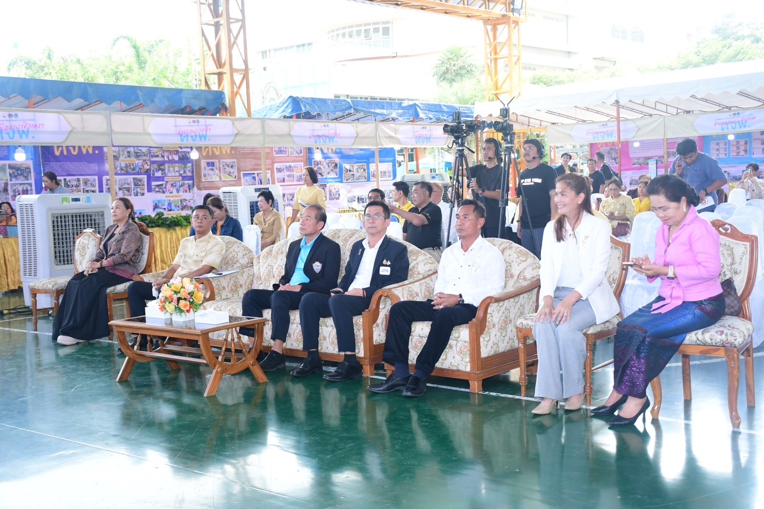 สุดยิ่งใหญ่ ! แปดริ้วรวมพลังประกาศความสำเร็จขจัดความยากจน โชว์วิถี 5 เซียนแก้จน 16 นิทรรศการความสำเร็จ !!