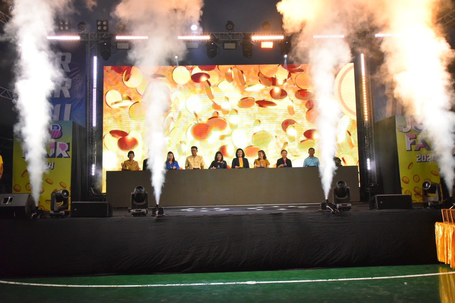 สุดยิ่งใหญ่ ! แปดริ้วรวมพลังประกาศความสำเร็จขจัดความยากจน โชว์วิถี 5 เซียนแก้จน 16 นิทรรศการความสำเร็จ !!