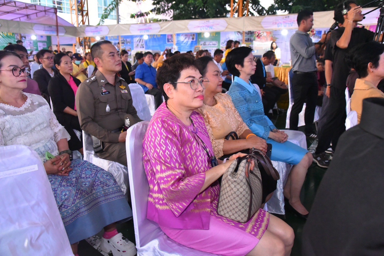 สุดยิ่งใหญ่ ! แปดริ้วรวมพลังประกาศความสำเร็จขจัดความยากจน โชว์วิถี 5 เซียนแก้จน 16 นิทรรศการความสำเร็จ !!