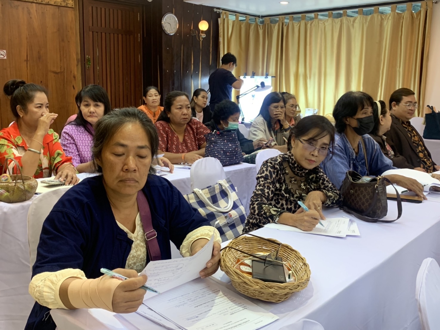 พช. ฉะเชิงเทรา ดำเนินโครงการพัฒนาผลิตภัณฑ์ OTOP กลุ่มปรับตัวสู่การพัฒนา (Quadrant D) ให้มีคุณภาพมาตรฐาน