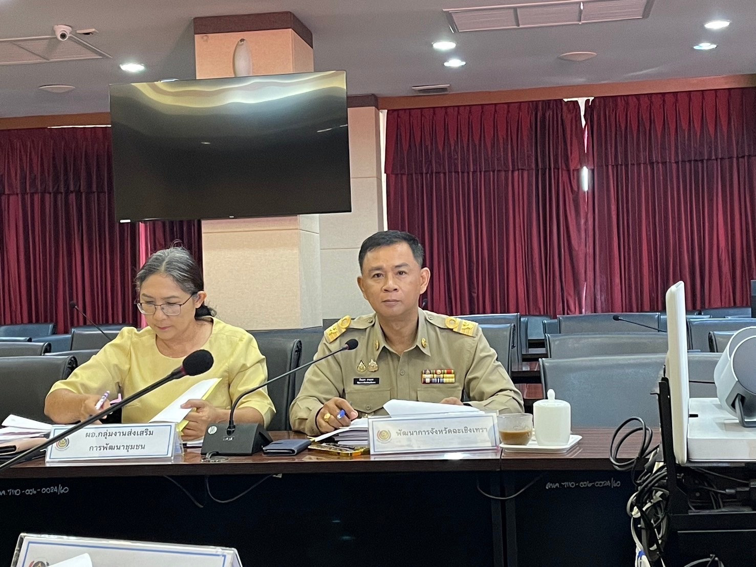 พช. ฉะเชิงเทรา จัดการประชุมคณะกรรมการคัดเลือกองค์กรและบุคคลต้นแบบทางด้านการส่งเสริมการแต่งกายด้วยผ้าไทยและผ้าอัตลักษณ์ประจำจังหวัด ของจังหวัดฉะเชิงเทรา ประจำปีงบประมาณ พ.ศ. 2567 ภายใต้โครงการ 8 ริ้ว Soft Power ส่งเสริมการใช้การสวมใส่ผ้าไทยให้สนุก