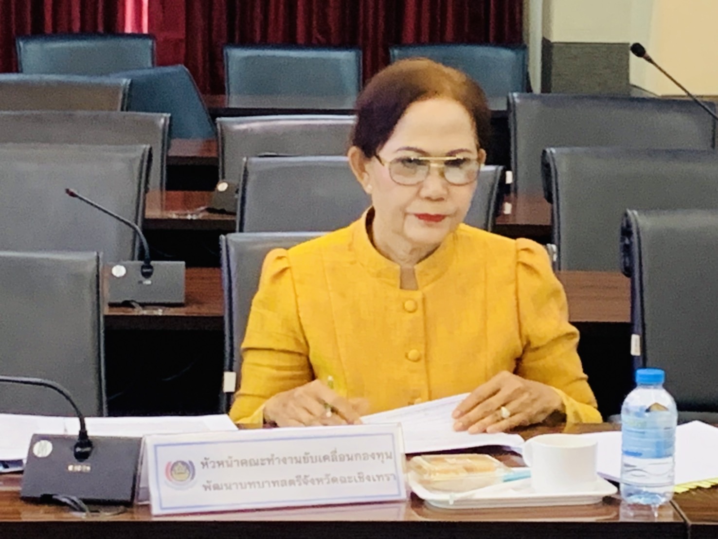 พช. ฉะเชิงเทรา จัดการประชุมคณะกรรมการคัดเลือกองค์กรและบุคคลต้นแบบทางด้านการส่งเสริมการแต่งกายด้วยผ้าไทยและผ้าอัตลักษณ์ประจำจังหวัด ของจังหวัดฉะเชิงเทรา ประจำปีงบประมาณ พ.ศ. 2567 ภายใต้โครงการ 8 ริ้ว Soft Power ส่งเสริมการใช้การสวมใส่ผ้าไทยให้สนุก