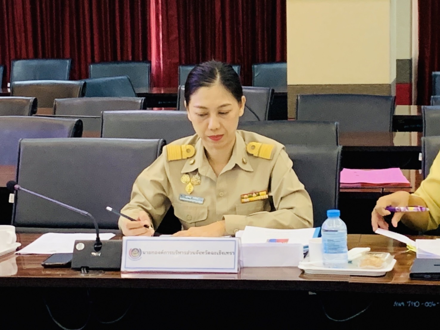 พช. ฉะเชิงเทรา จัดการประชุมคณะกรรมการคัดเลือกองค์กรและบุคคลต้นแบบทางด้านการส่งเสริมการแต่งกายด้วยผ้าไทยและผ้าอัตลักษณ์ประจำจังหวัด ของจังหวัดฉะเชิงเทรา ประจำปีงบประมาณ พ.ศ. 2567 ภายใต้โครงการ 8 ริ้ว Soft Power ส่งเสริมการใช้การสวมใส่ผ้าไทยให้สนุก