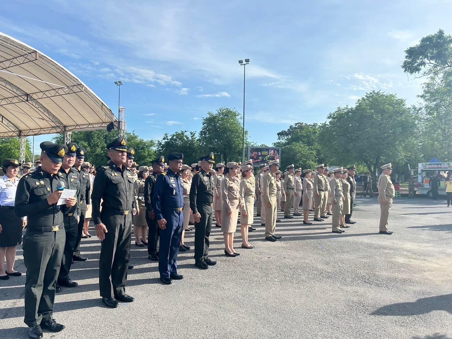 รักชาติ ภูมิใจในชาติ รำลึกในพระมหากรุณาธิคุณ !! พช. ฉะเชิงเทราเข้าร่วมกิจกรรมเข้าแถวเคารพธงชาติ