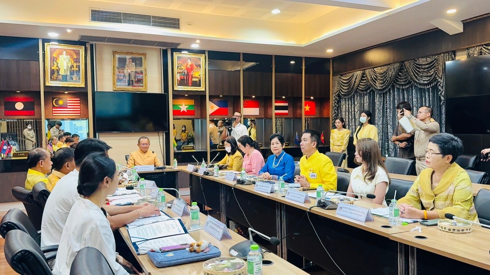 พช. ฉะเชิงเทรา จัดทำบันทึกข้อตกลงว่าด้วยการประสานความร่วมมือการส่งเสริมและสนับสนุนการใช้และสวมใส่ผ้าไทย