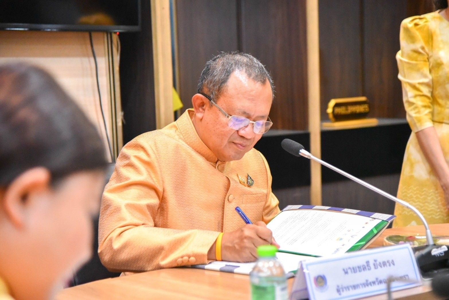 พช. ฉะเชิงเทรา จัดทำบันทึกข้อตกลงว่าด้วยการประสานความร่วมมือการส่งเสริมและสนับสนุนการใช้และสวมใส่ผ้าไทย