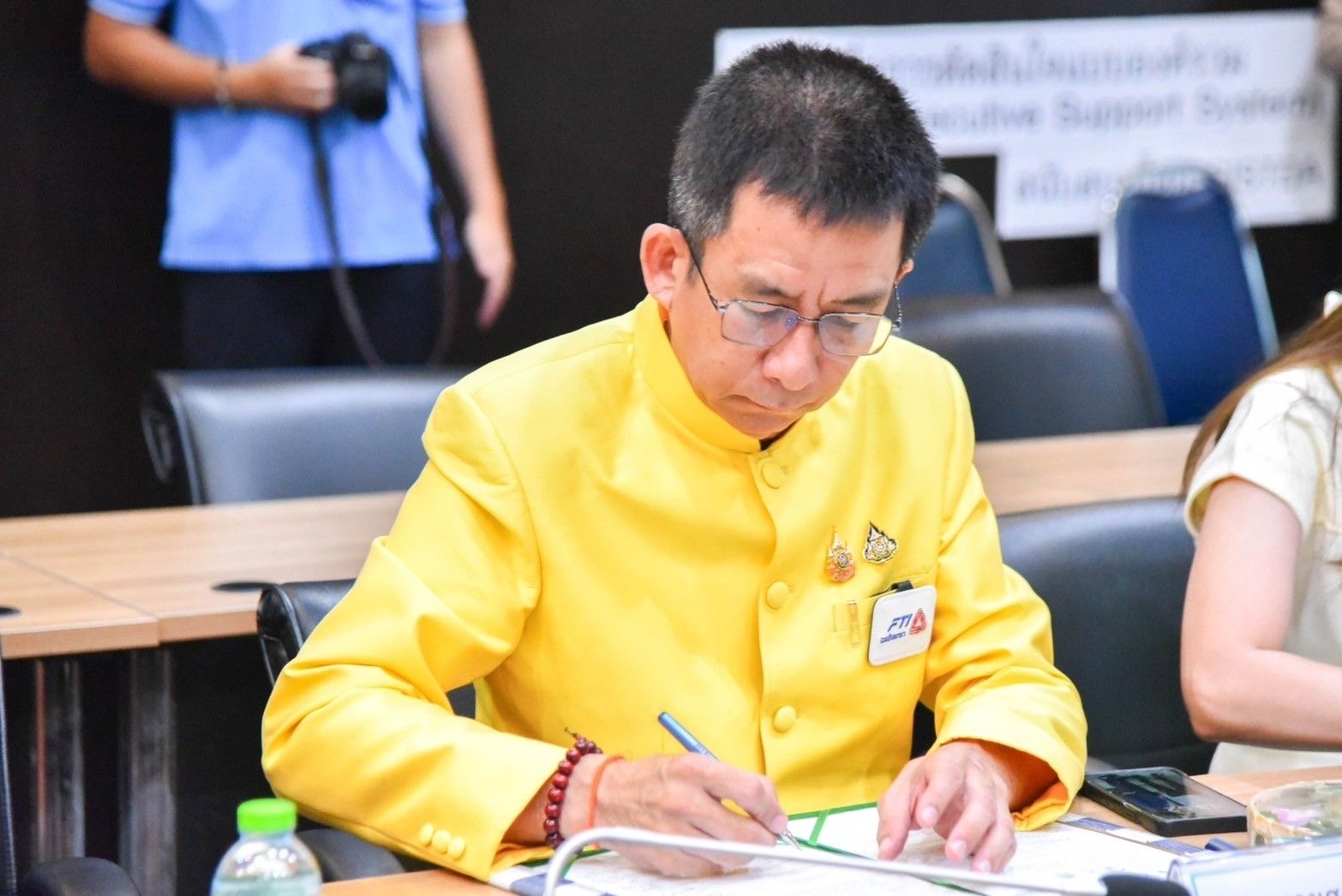 พช. ฉะเชิงเทรา จัดทำบันทึกข้อตกลงว่าด้วยการประสานความร่วมมือการส่งเสริมและสนับสนุนการใช้และสวมใส่ผ้าไทย