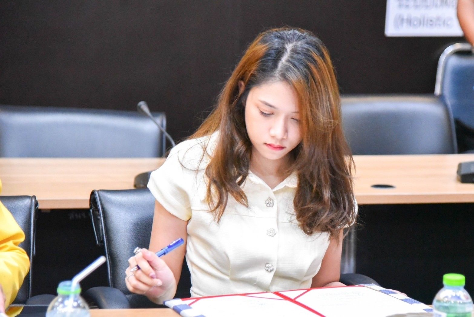 พช. ฉะเชิงเทรา จัดทำบันทึกข้อตกลงว่าด้วยการประสานความร่วมมือการส่งเสริมและสนับสนุนการใช้และสวมใส่ผ้าไทย