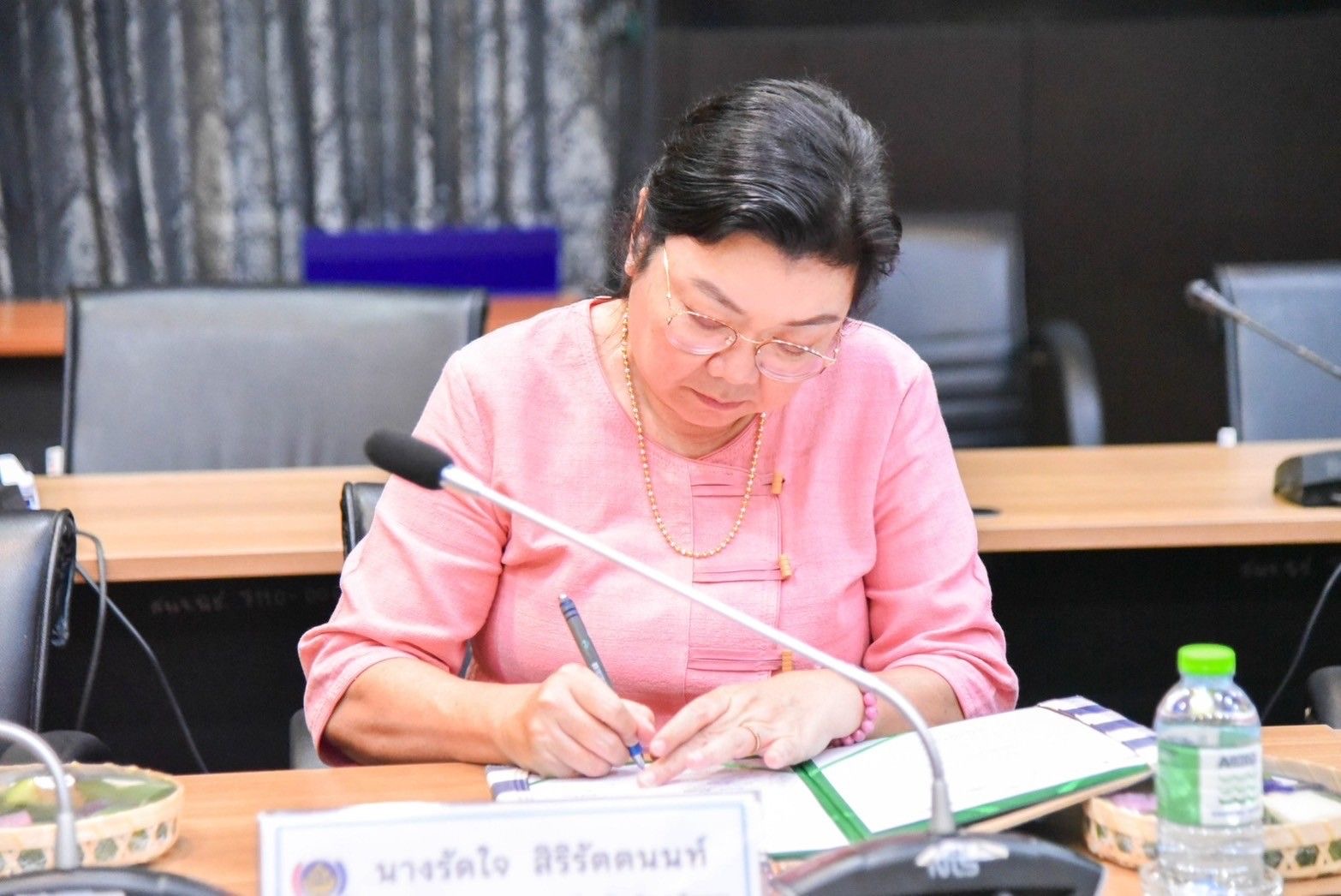 พช. ฉะเชิงเทรา จัดทำบันทึกข้อตกลงว่าด้วยการประสานความร่วมมือการส่งเสริมและสนับสนุนการใช้และสวมใส่ผ้าไทย