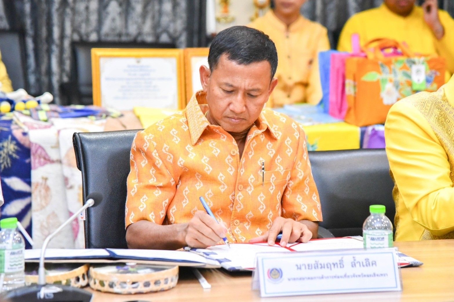 พช. ฉะเชิงเทรา จัดทำบันทึกข้อตกลงว่าด้วยการประสานความร่วมมือการส่งเสริมและสนับสนุนการใช้และสวมใส่ผ้าไทย