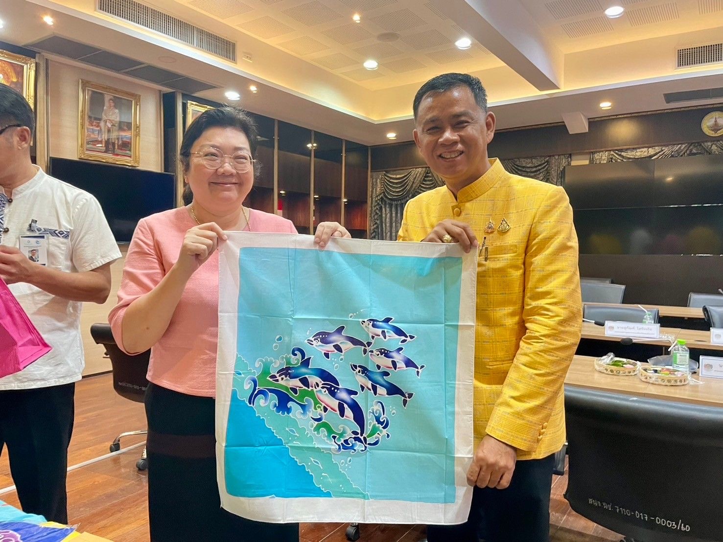 พช. ฉะเชิงเทรา จัดทำบันทึกข้อตกลงว่าด้วยการประสานความร่วมมือการส่งเสริมและสนับสนุนการใช้และสวมใส่ผ้าไทย