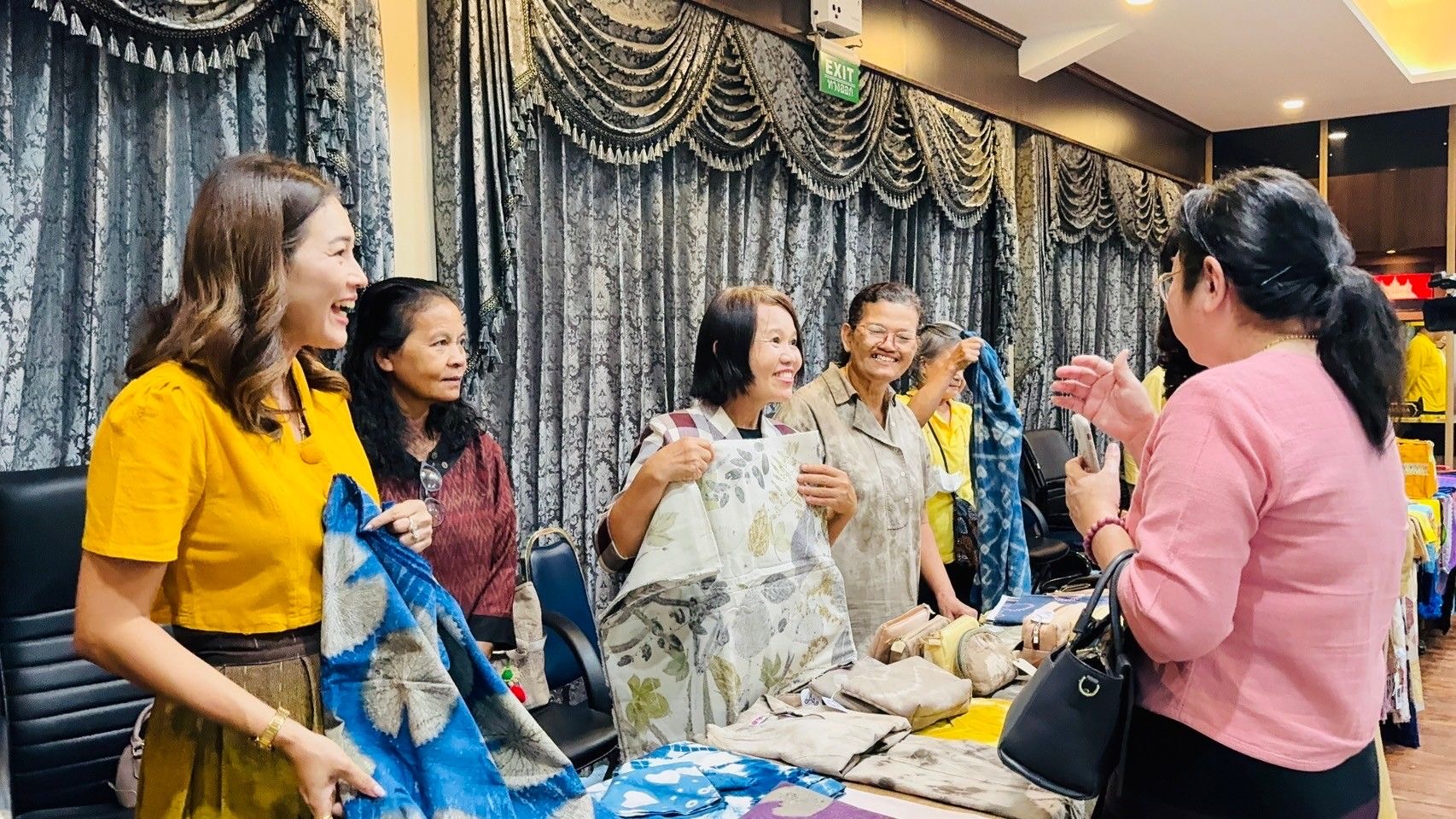 พช. ฉะเชิงเทรา จัดทำบันทึกข้อตกลงว่าด้วยการประสานความร่วมมือการส่งเสริมและสนับสนุนการใช้และสวมใส่ผ้าไทย