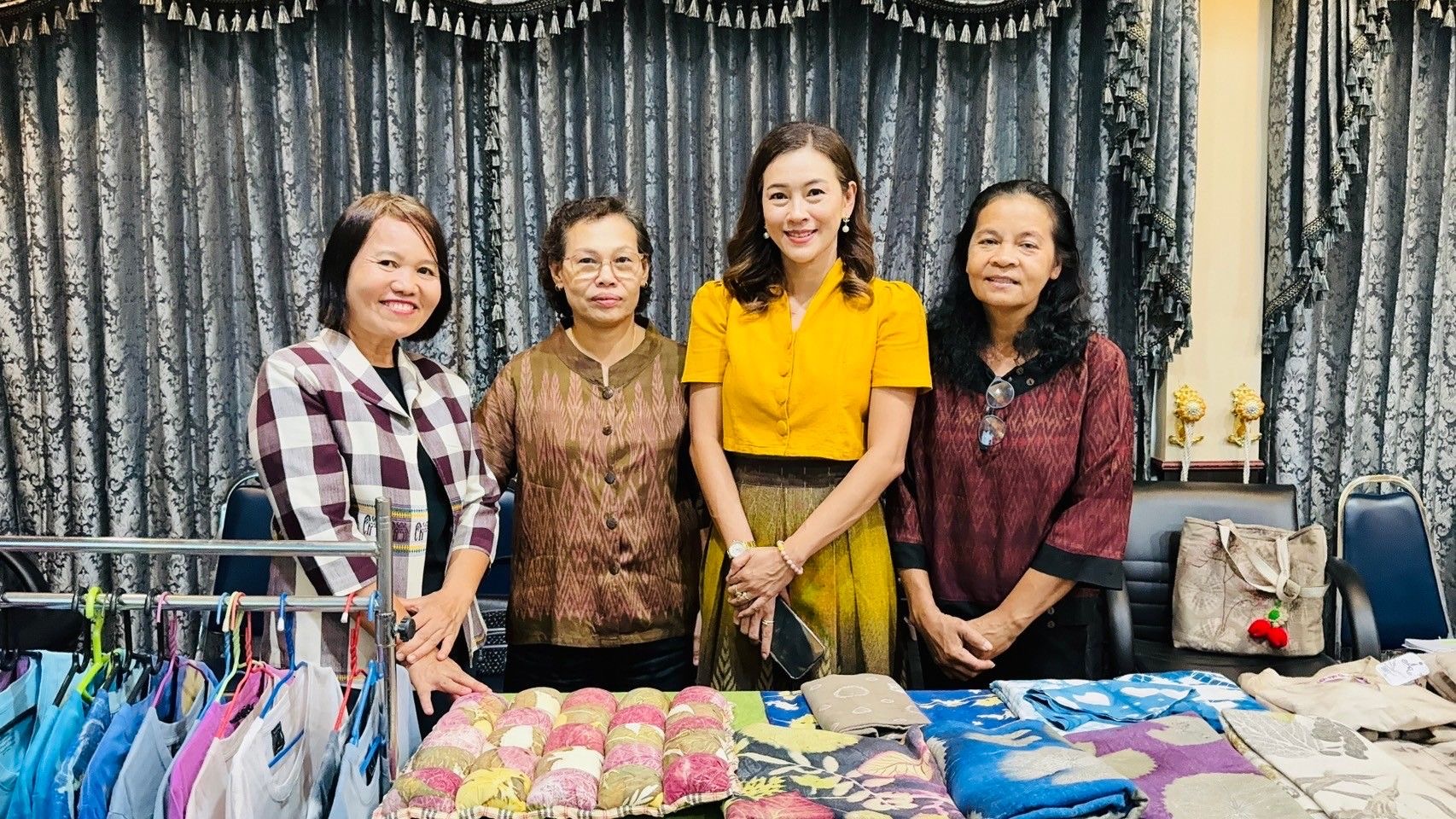 พช. ฉะเชิงเทรา จัดทำบันทึกข้อตกลงว่าด้วยการประสานความร่วมมือการส่งเสริมและสนับสนุนการใช้และสวมใส่ผ้าไทย