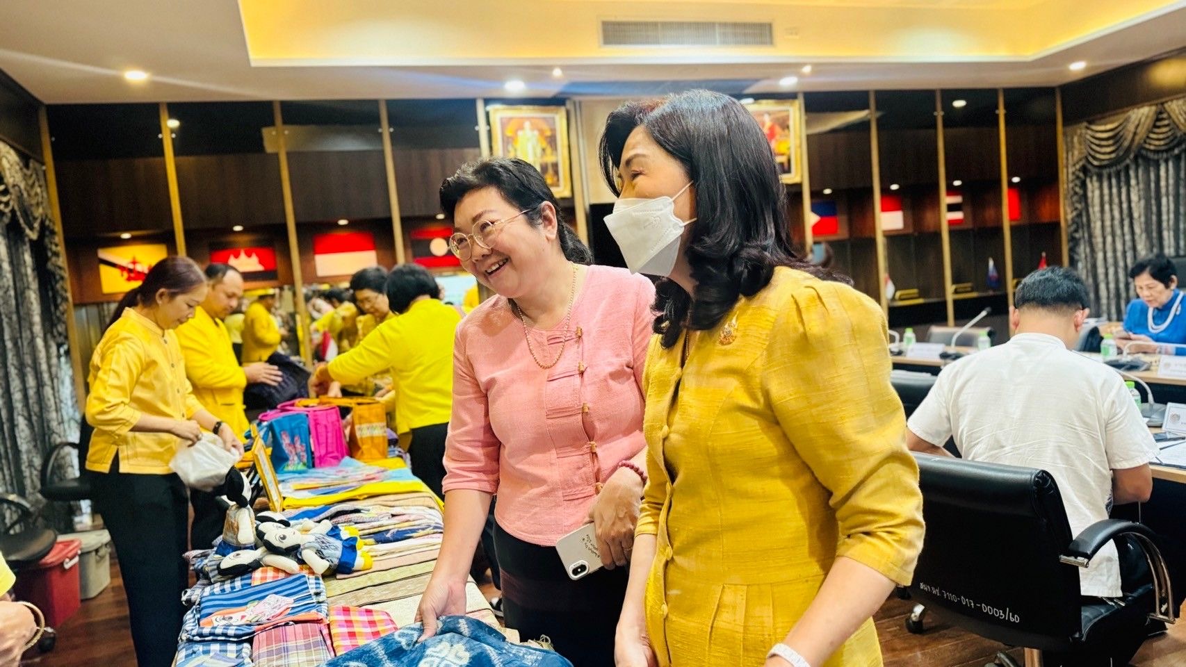 พช. ฉะเชิงเทรา จัดทำบันทึกข้อตกลงว่าด้วยการประสานความร่วมมือการส่งเสริมและสนับสนุนการใช้และสวมใส่ผ้าไทย