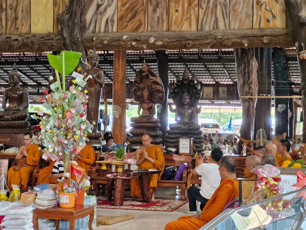 พช. ฉะเชิงเทรา ร่วมกิจกรรมปลูกต้นไม้เฉลิมพระเกียรติพระบาทสมเด็จพระเจ้าอยู่หัว เนื่องในโอกาสมหามงคลเฉลิมพระชนมพรรษา ๖ รอบ หรือ 72 พรรษา ในวันที่ 28 กรกฎาคม 2567 พร้อมทั้งทำบุญทอดผ้าป่า 9 วัด ในพื้นที่อำเภอพนมสารคาม อำเภอท่าตะเกียบ และอำเภอสนามชัยเขต