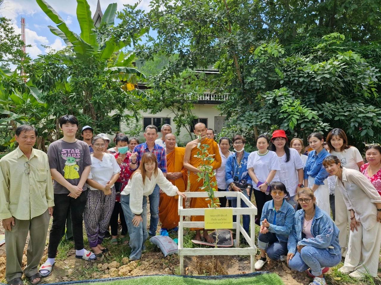 พช. ฉะเชิงเทรา ร่วมกิจกรรมปลูกต้นไม้เฉลิมพระเกียรติพระบาทสมเด็จพระเจ้าอยู่หัว เนื่องในโอกาสมหามงคลเฉลิมพระชนมพรรษา ๖ รอบ หรือ 72 พรรษา ในวันที่ 28 กรกฎาคม 2567 พร้อมทั้งทำบุญทอดผ้าป่า 9 วัด ในพื้นที่อำเภอพนมสารคาม อำเภอท่าตะเกียบ และอำเภอสนามชัยเขต