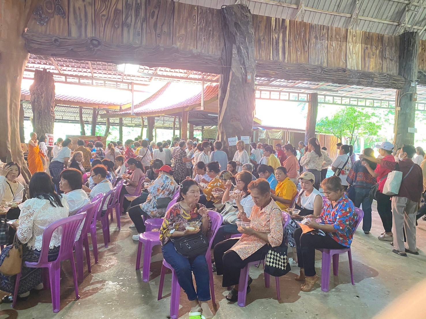 พช. ฉะเชิงเทรา ร่วมกิจกรรมปลูกต้นไม้เฉลิมพระเกียรติพระบาทสมเด็จพระเจ้าอยู่หัว เนื่องในโอกาสมหามงคลเฉลิมพระชนมพรรษา ๖ รอบ หรือ 72 พรรษา ในวันที่ 28 กรกฎาคม 2567 พร้อมทั้งทำบุญทอดผ้าป่า 9 วัด ในพื้นที่อำเภอพนมสารคาม อำเภอท่าตะเกียบ และอำเภอสนามชัยเขต