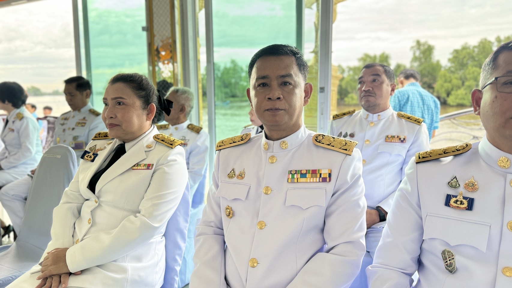 พช. ฉะเชิงเทรา ร่วมพิธีเจริญพระพุทธมนต์และทำบุญตักบาตรถวายพระราชกุศล