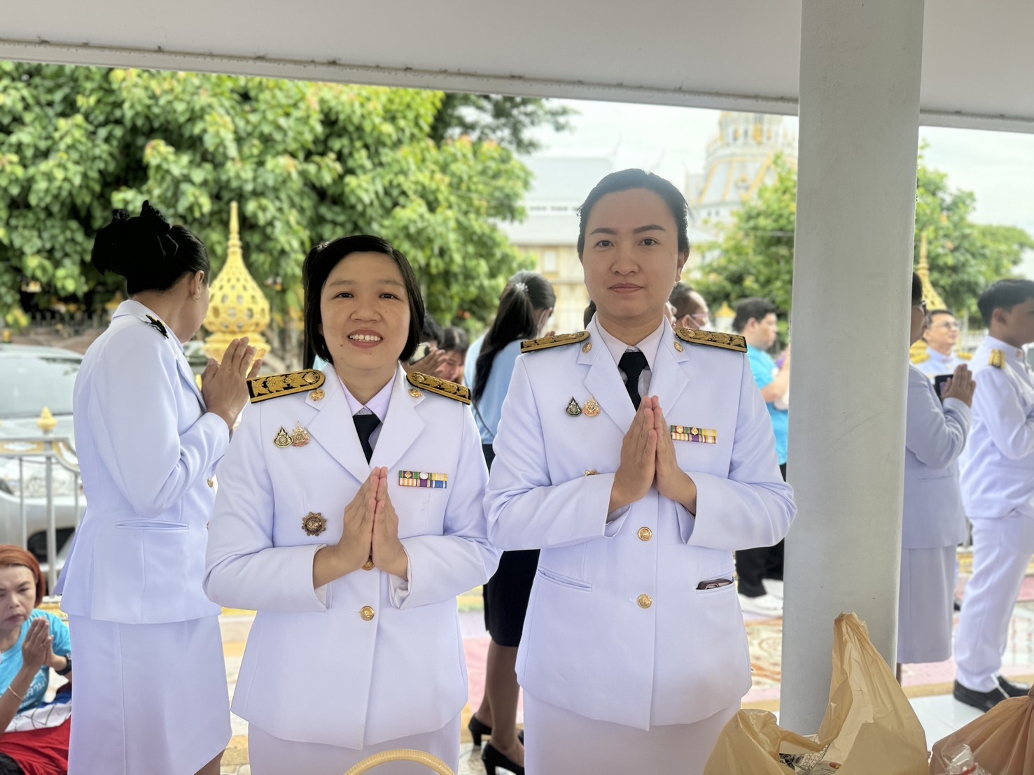 พช. ฉะเชิงเทรา ร่วมพิธีเจริญพระพุทธมนต์และทำบุญตักบาตรถวายพระราชกุศล