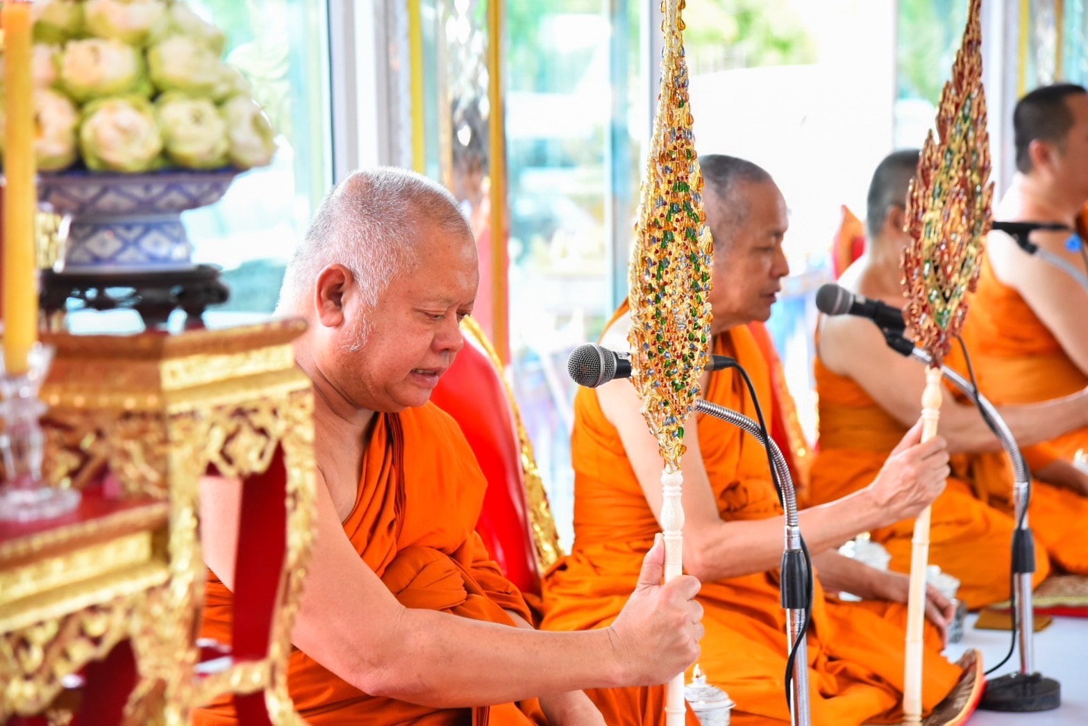 พช. ฉะเชิงเทรา ร่วมพิธีเจริญพระพุทธมนต์และทำบุญตักบาตรถวายพระราชกุศล