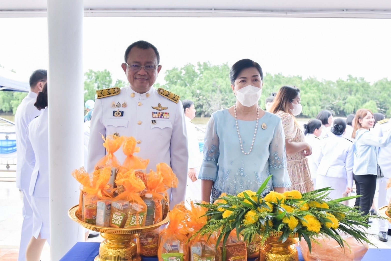 พช. ฉะเชิงเทรา ร่วมพิธีเจริญพระพุทธมนต์และทำบุญตักบาตรถวายพระราชกุศล