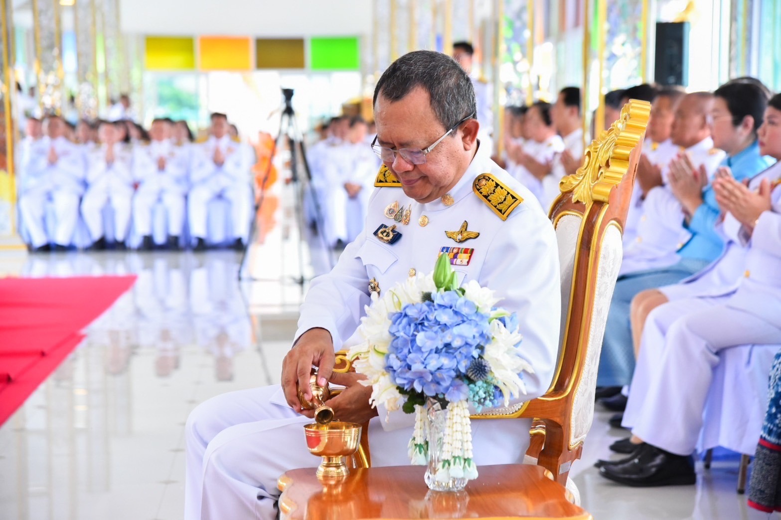 พช. ฉะเชิงเทรา ร่วมพิธีเจริญพระพุทธมนต์และทำบุญตักบาตรถวายพระราชกุศล
